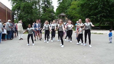 Auftritt der Tanzgruppe "Knockout" unter der Leitung von Neele Schellenberg (Quelle: Jürgen Adams- Wiesmoor Info Blog)